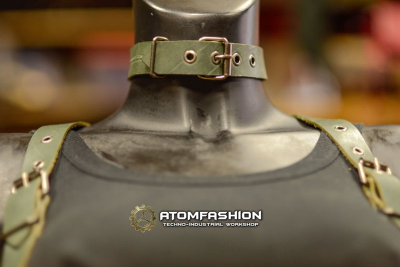 Женский кожаный ошейник в стиле милитари по мотивам Warhammer 40000.